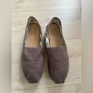 TOMS Women's Grey/Brown Loafers